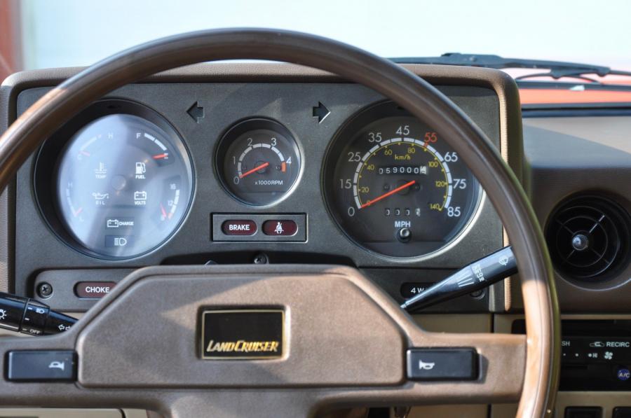 Панель приборов Toyota Land Cruiser 60 (FJ60) 1984 года  (NA) (фото 122 из 251)